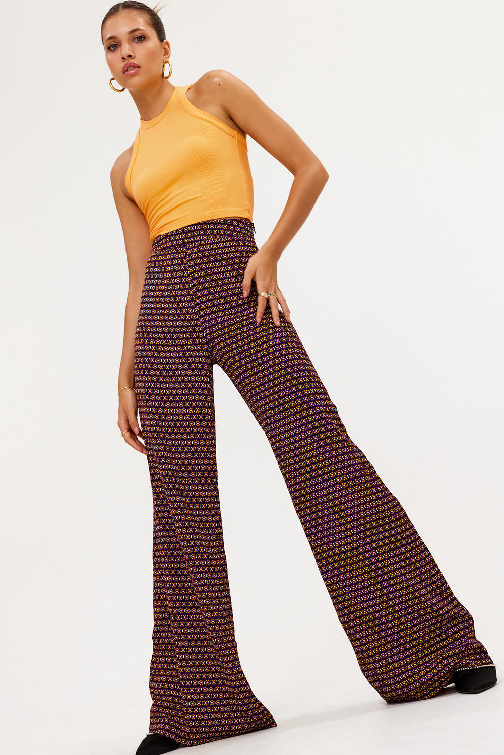 Trousers with graphic print