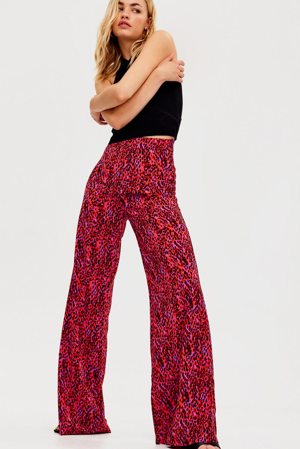 Fuchsia trousers with graphic print