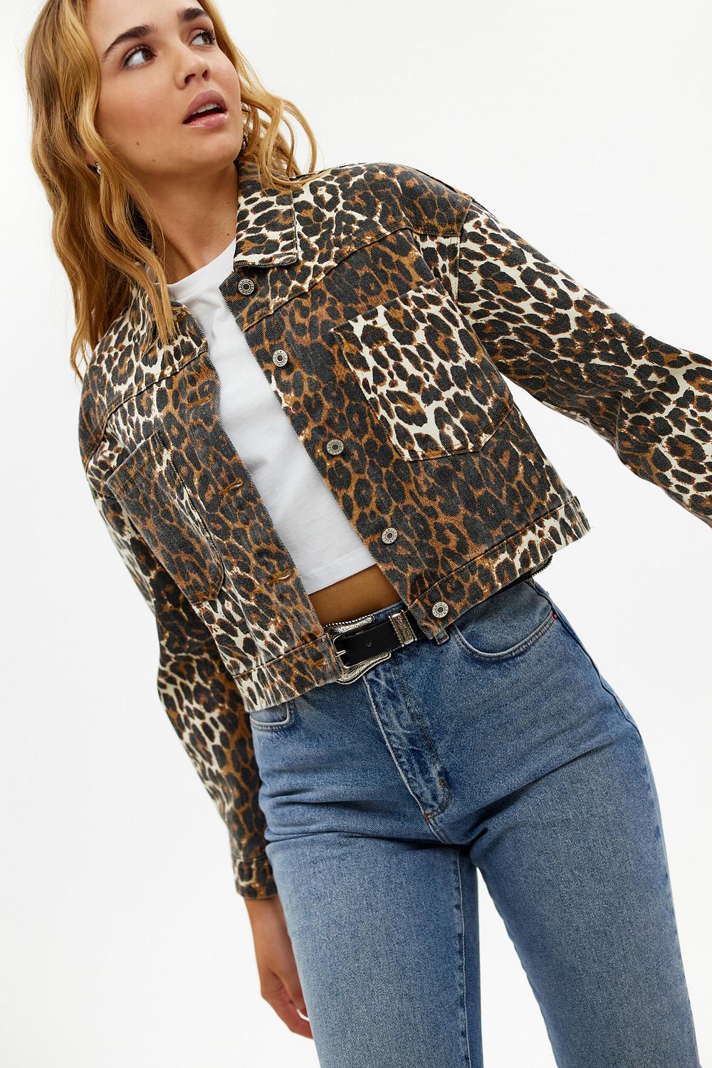 Jacket with leopard print