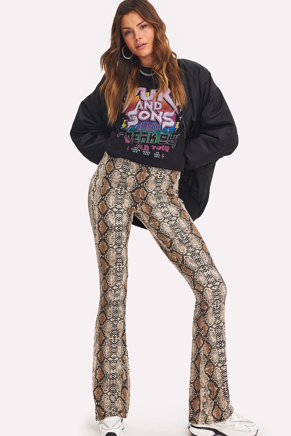 Slangenprint top flared pants