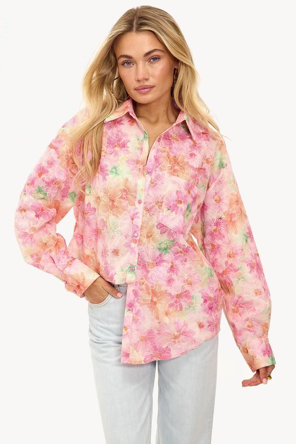 Blusa rosa claro con flores
