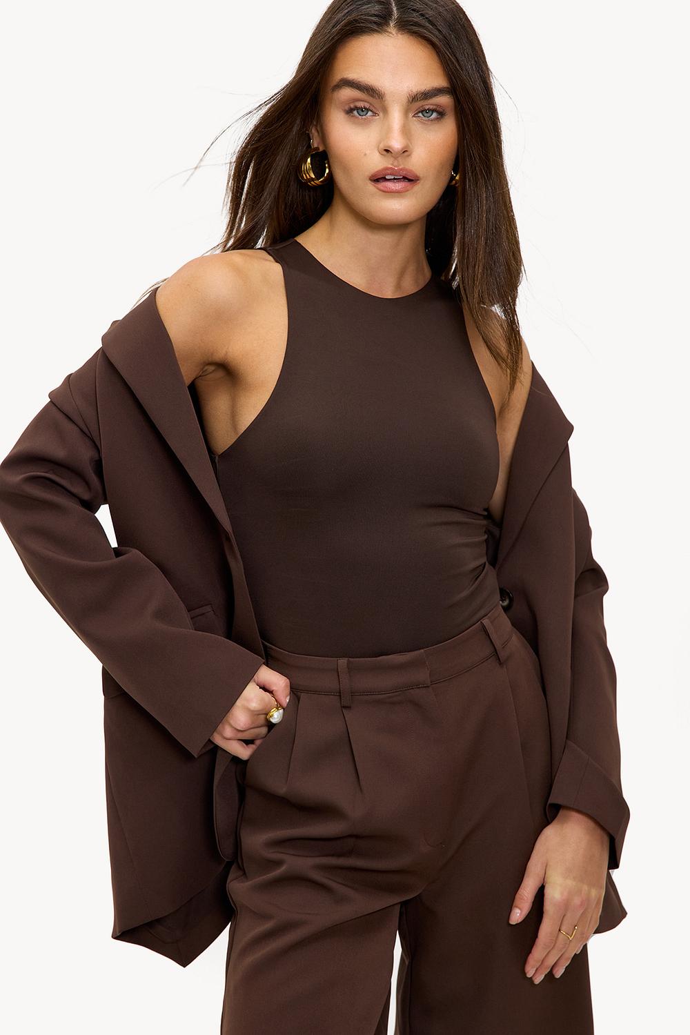 Body marron foncé