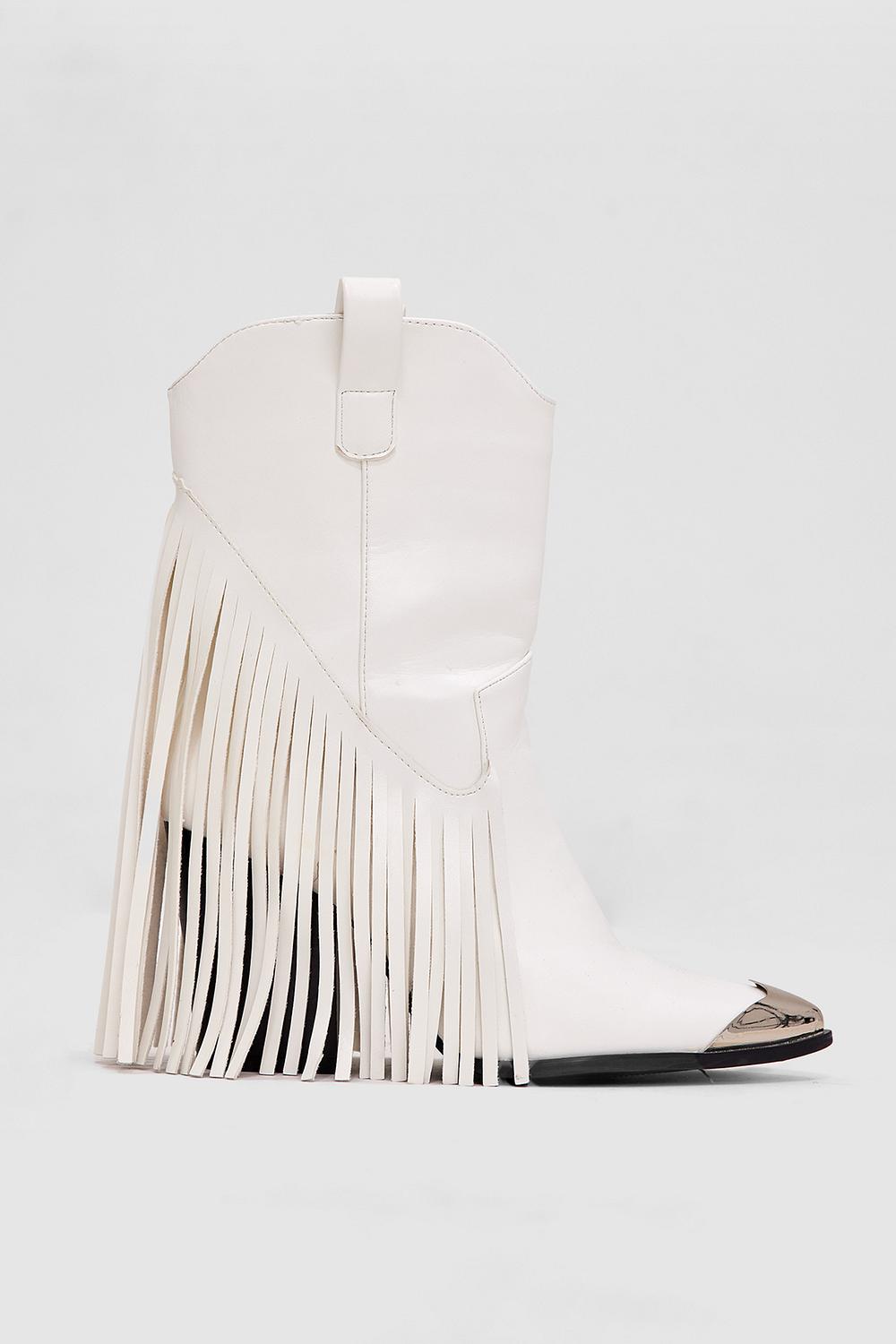 White boots with fringes