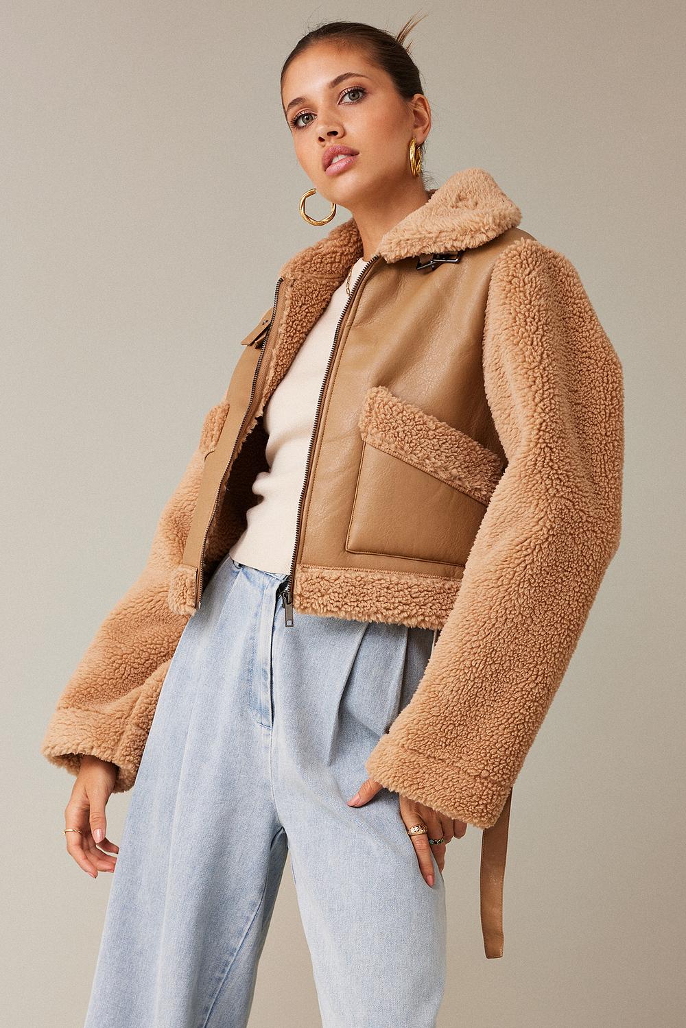 Bruin jacket met teddy details