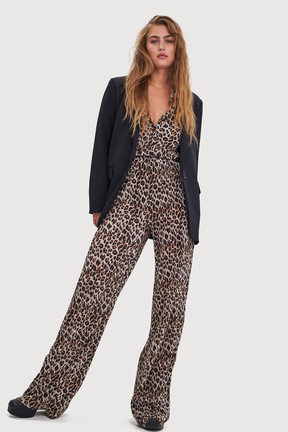 Brown trousers with leopard print