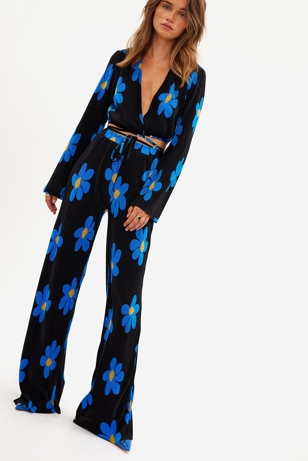 Trousers with floral print