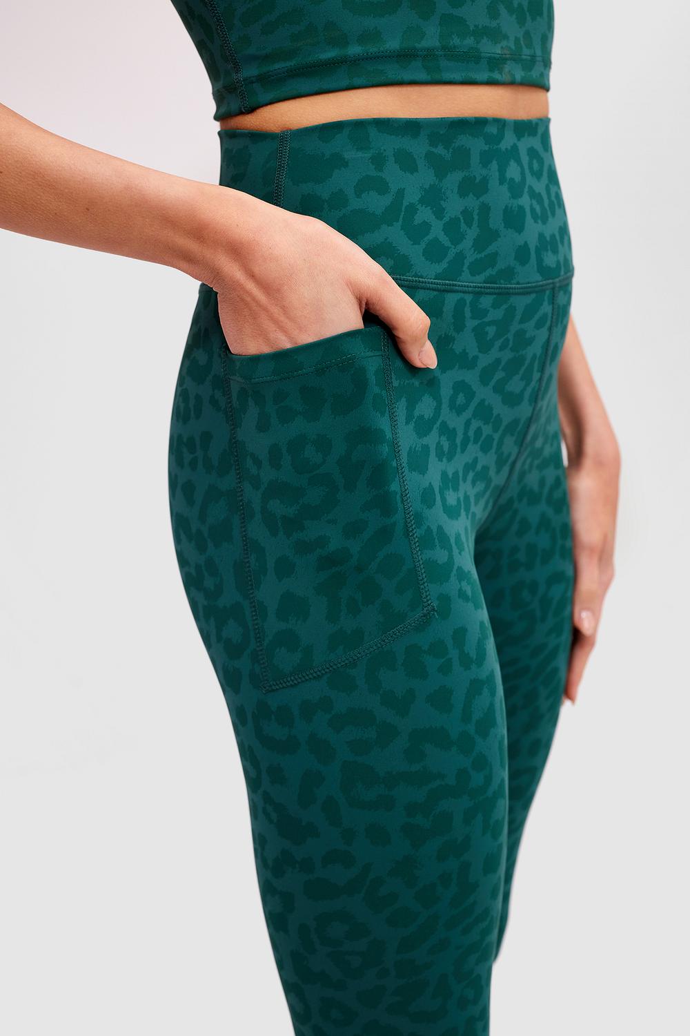 Green sports leggings with leopard print