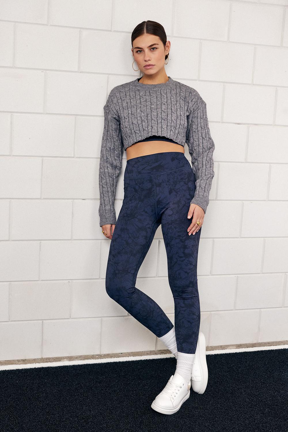 Sports leggings with marble print