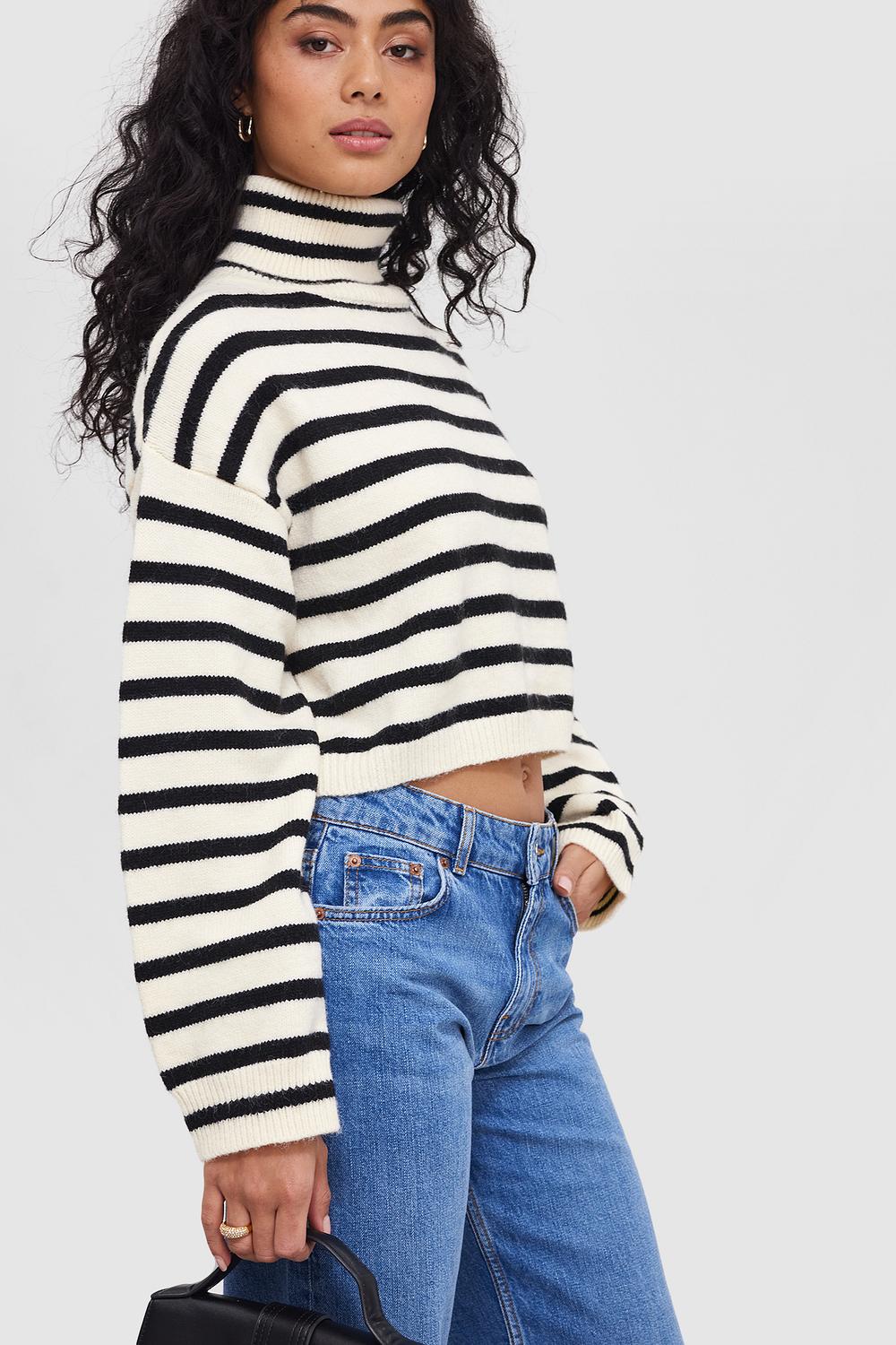 Offwhite jumper with stripes