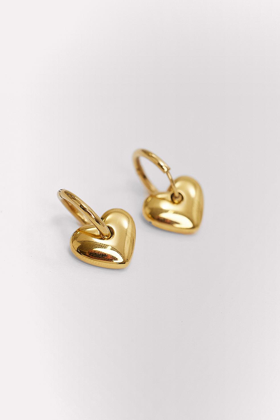 Golden earrings with heart