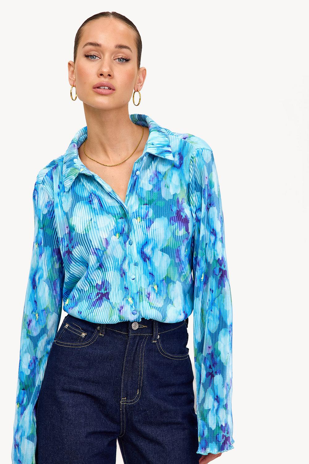 Chemisier bleu à imprimé fleuri