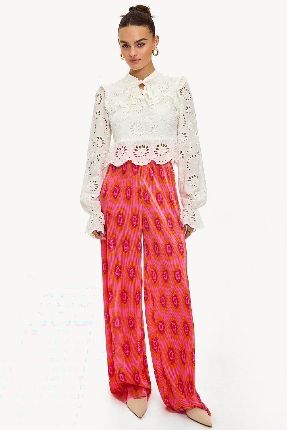 Roze broek met bloemenprint