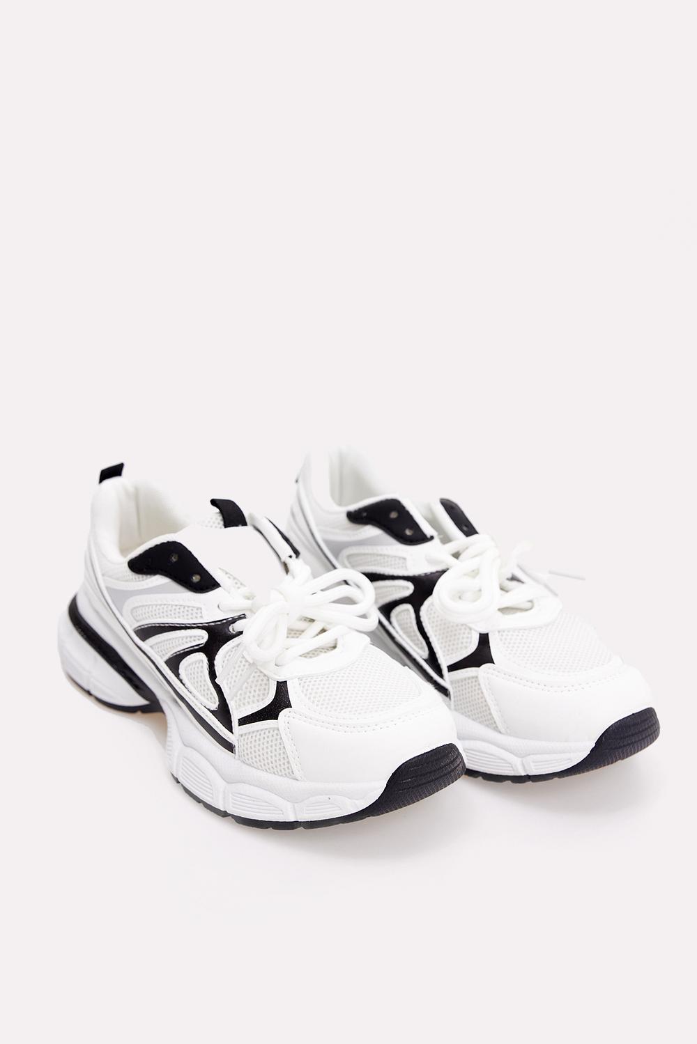Sale hotsell zwarte sneakers