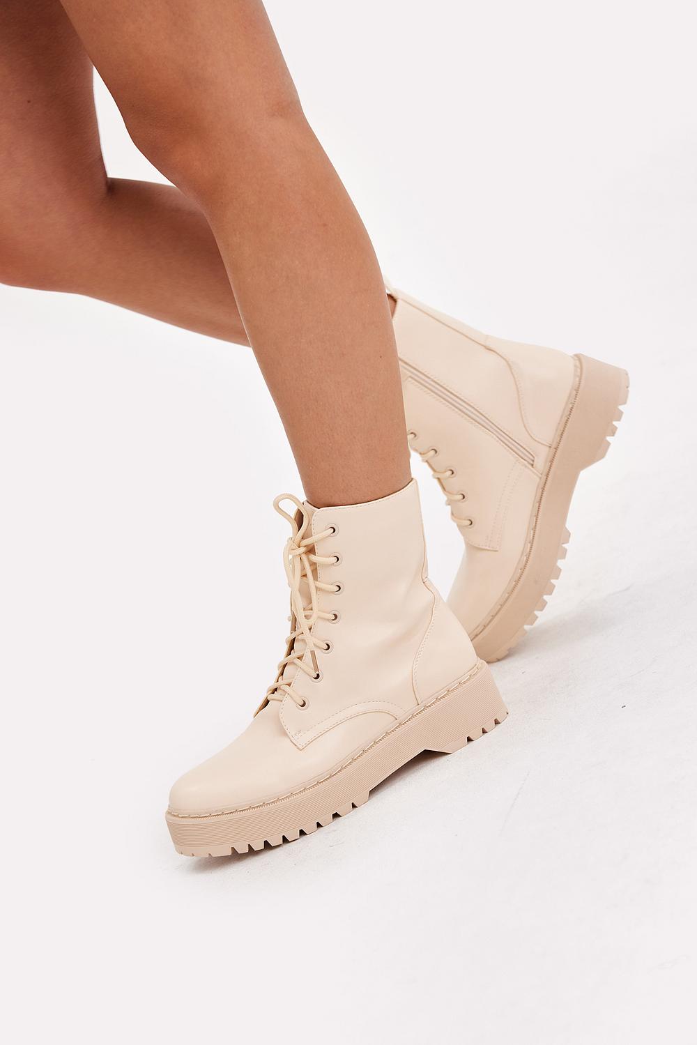 Beige veterlaarzen on sale