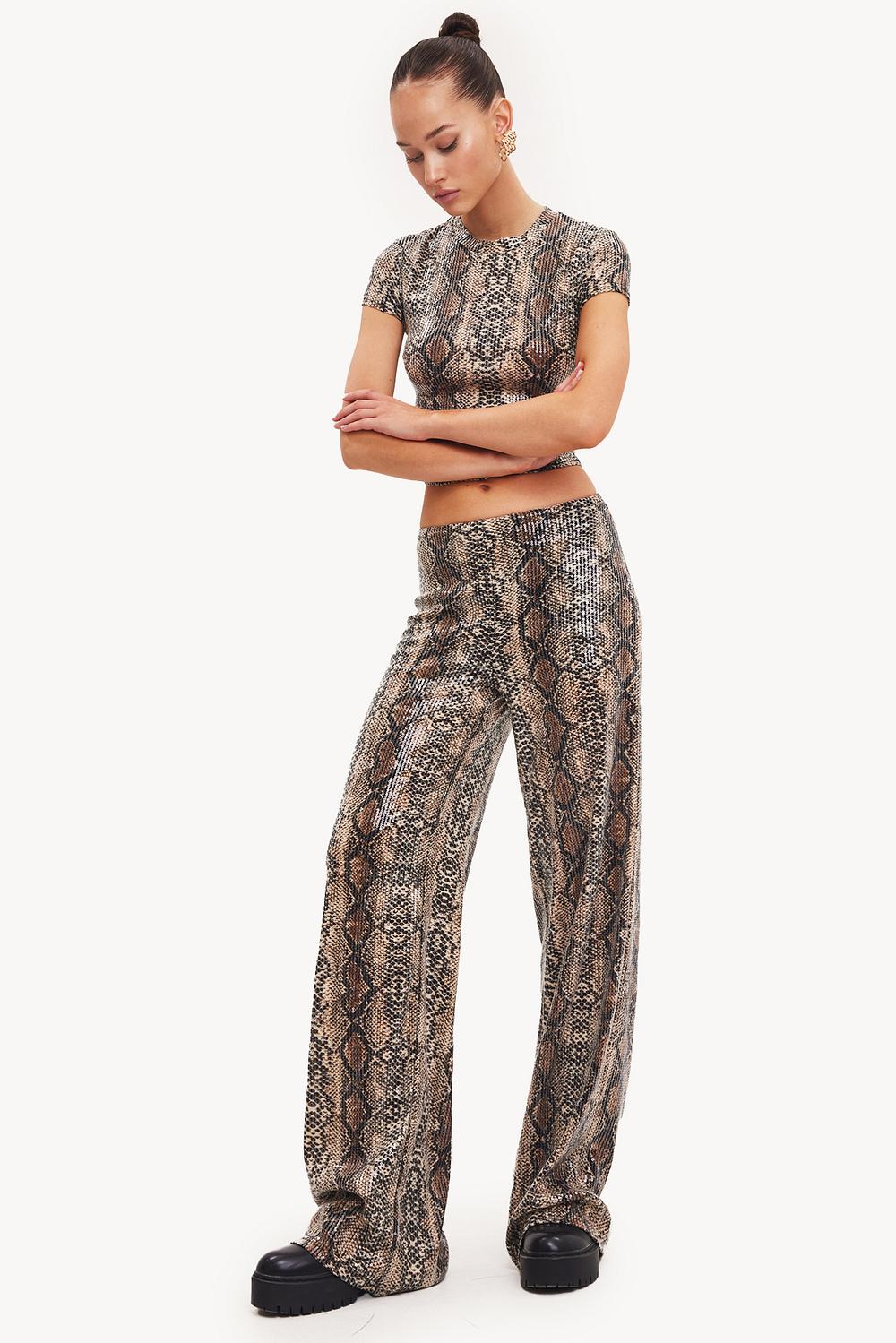 Pantalon évasé marron à imprimé serpent