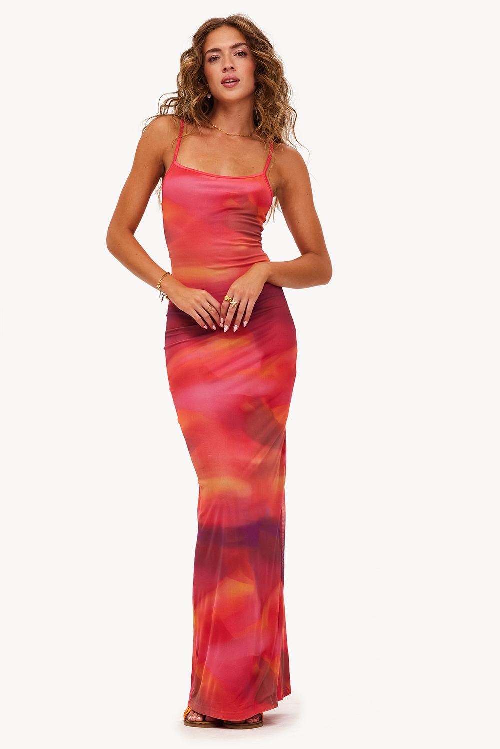 Maxi vestido rosa oscuro con estampado tie-dye