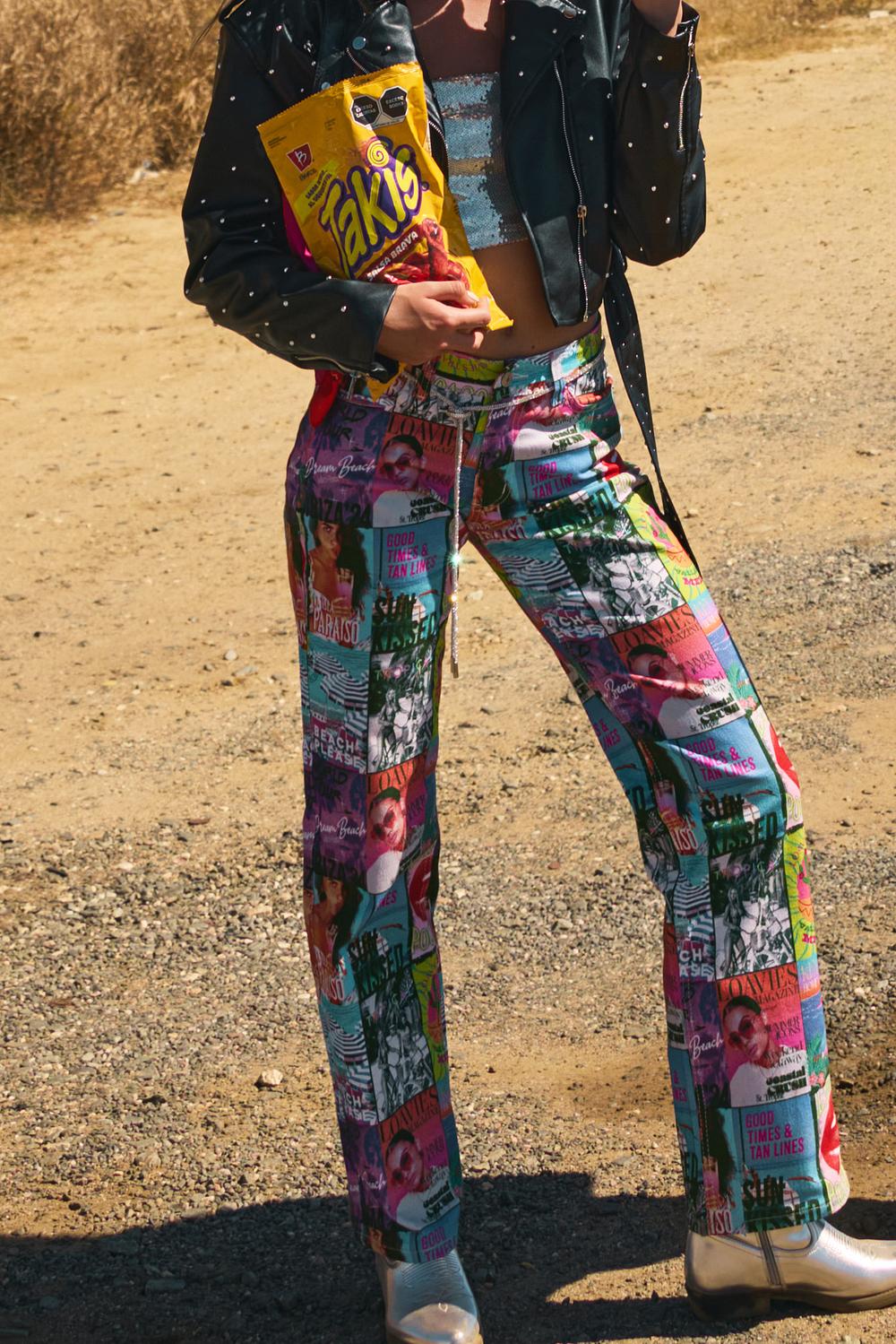 Pantalon bleu à imprimé patchwork