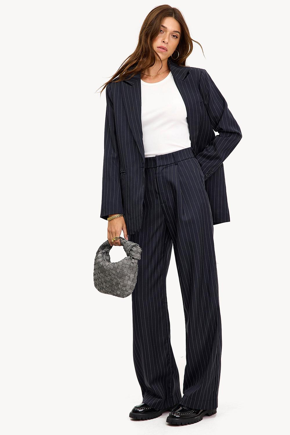 Pantalón azul con raya diplomática