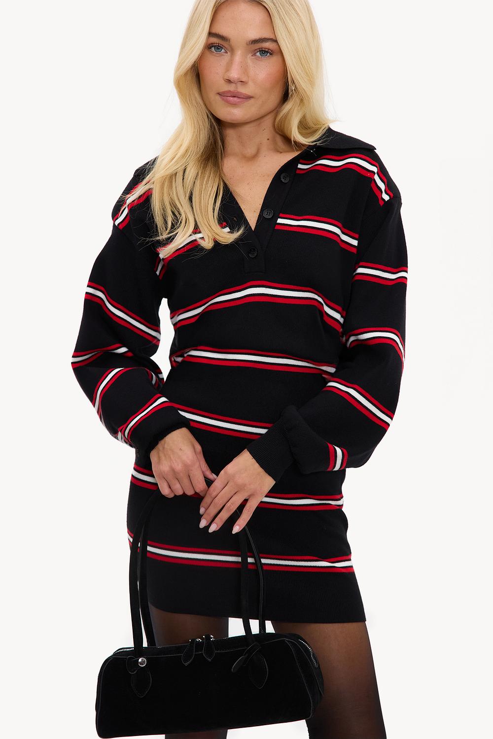 Vestido negro a rayas con hombreras