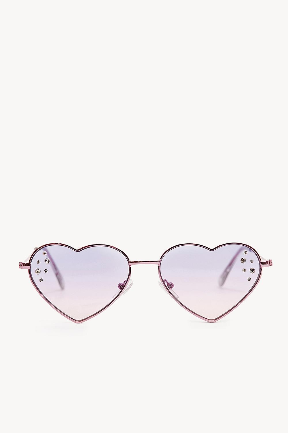 Gafas de sol moradas con cristales en forma de corazón y strass