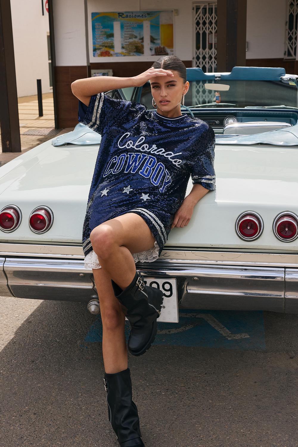 Donkerblauw it-shirt met pailletten