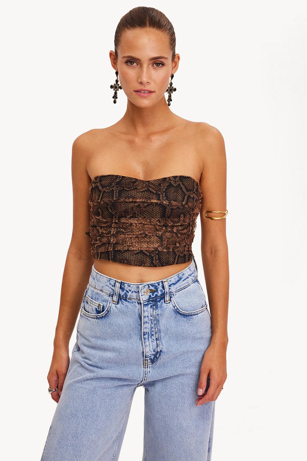 Bruine strapless top met slangenprint