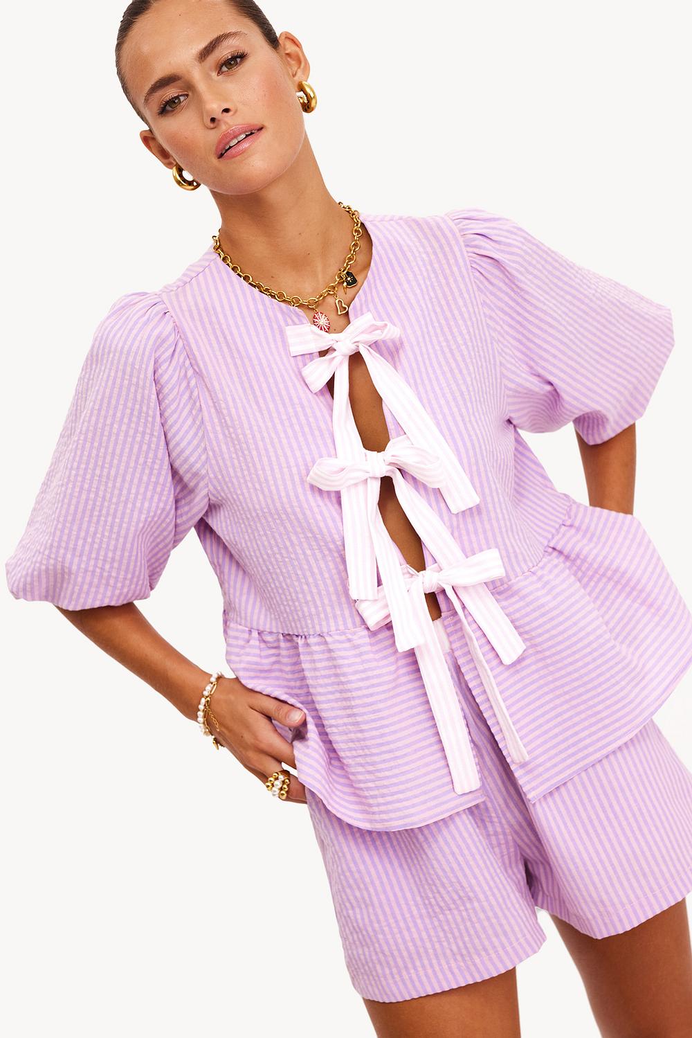 Top rosa claro con rayas