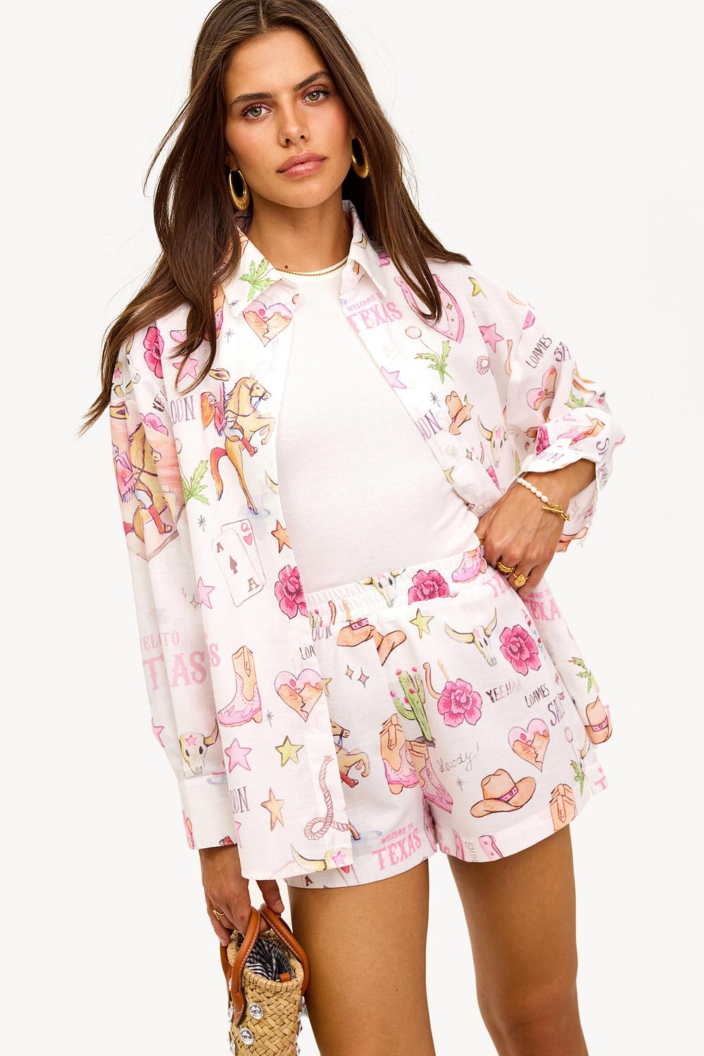 Pantalón corto rosa con estampado gráfico