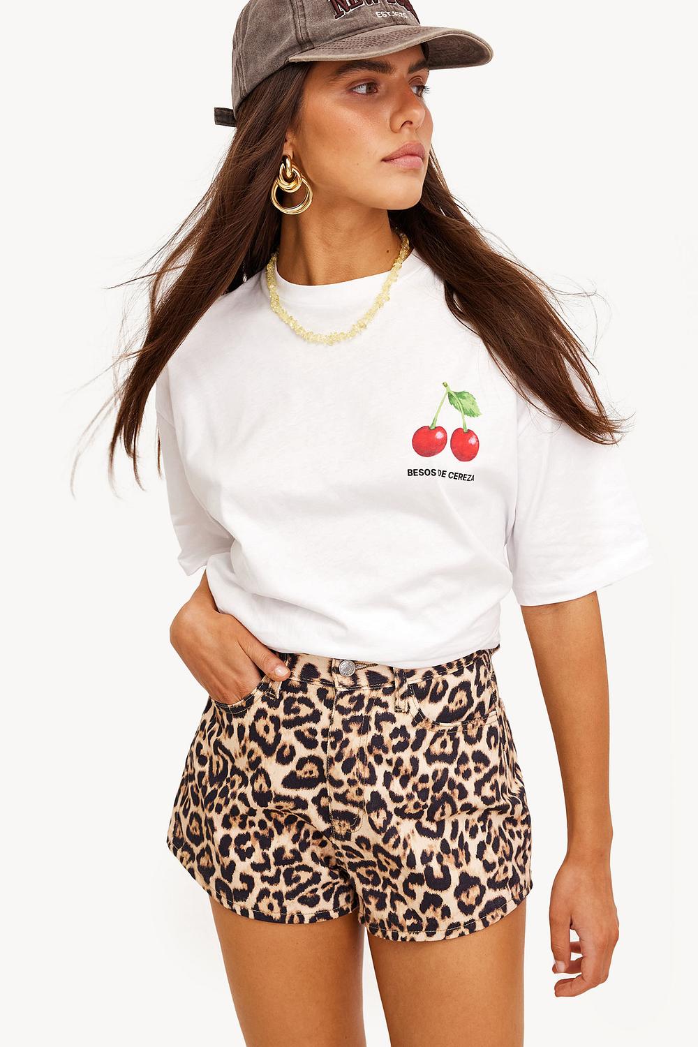 Pantalón corto con estampado de leopardo