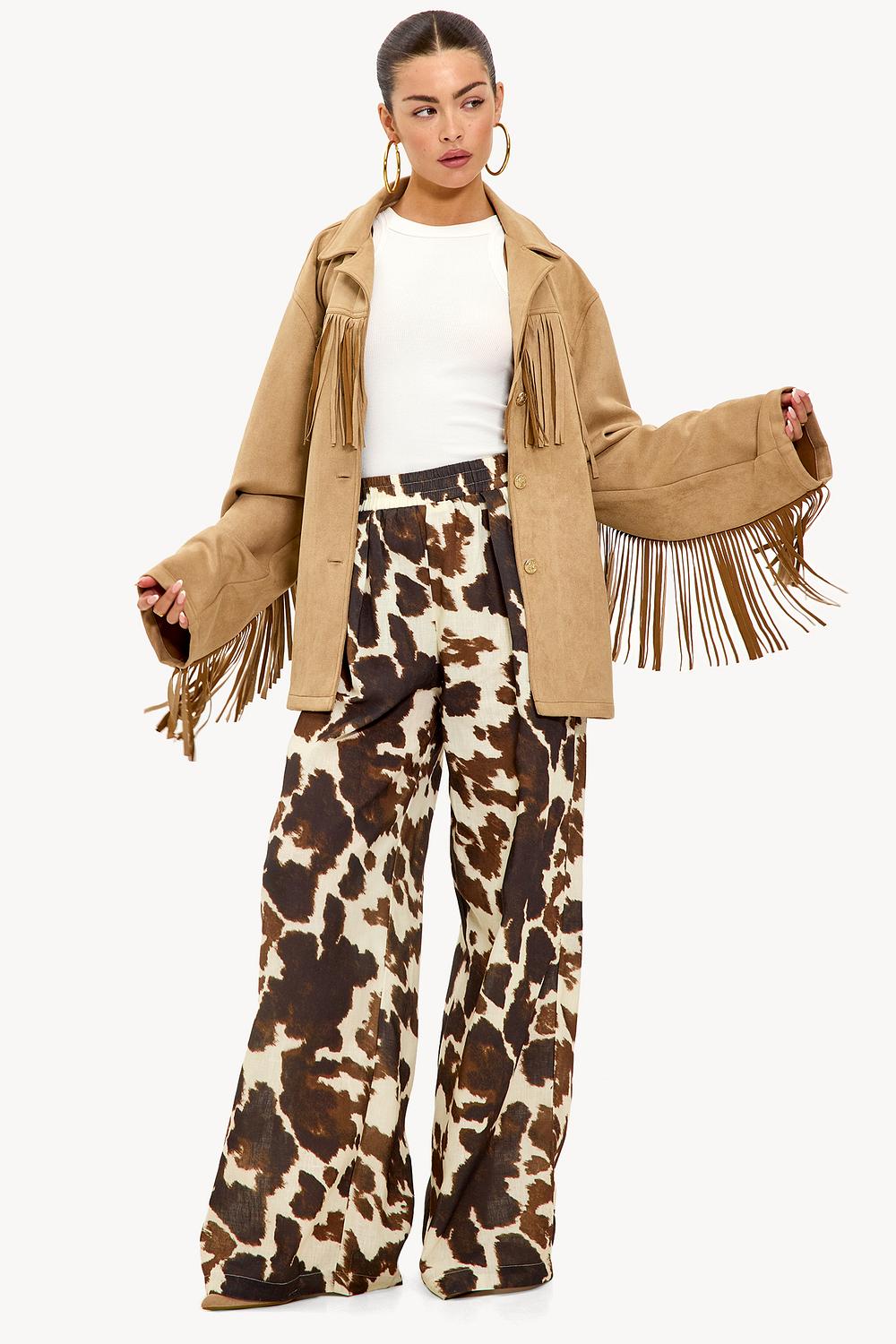 Pantalones blancos con estampado de vaca