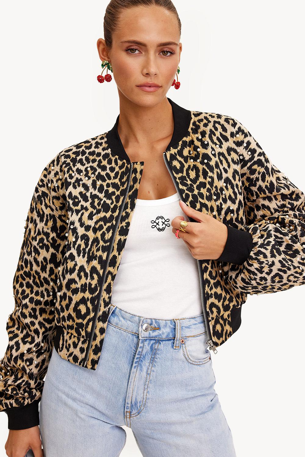 Brown bomber jacket with leopard print