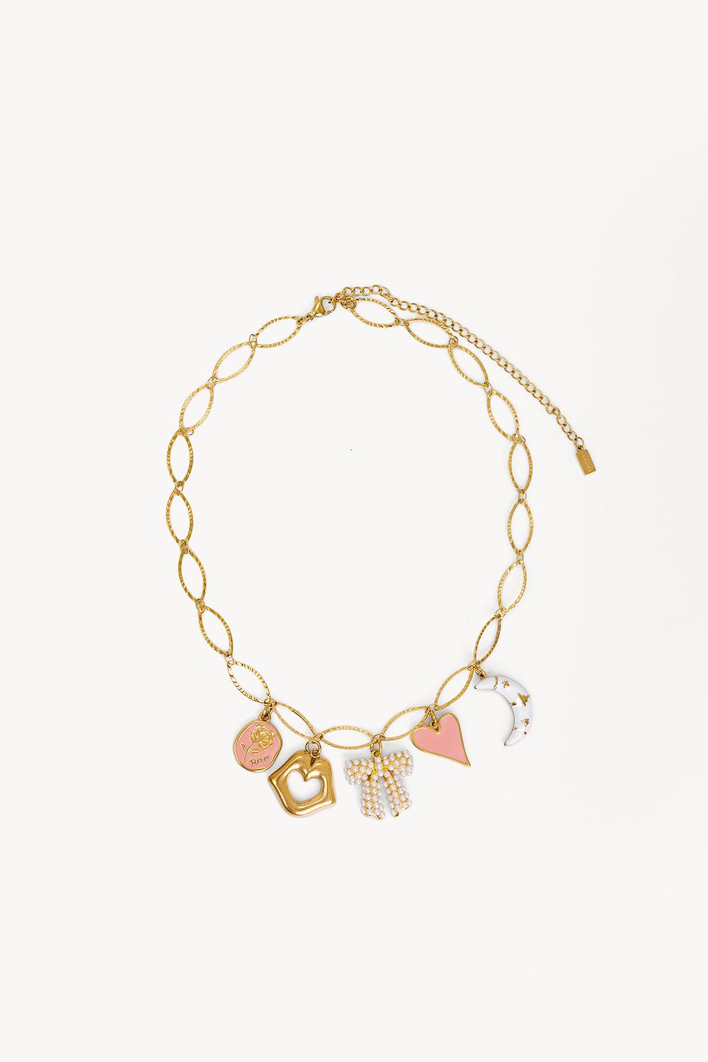 Collier en or avec breloques