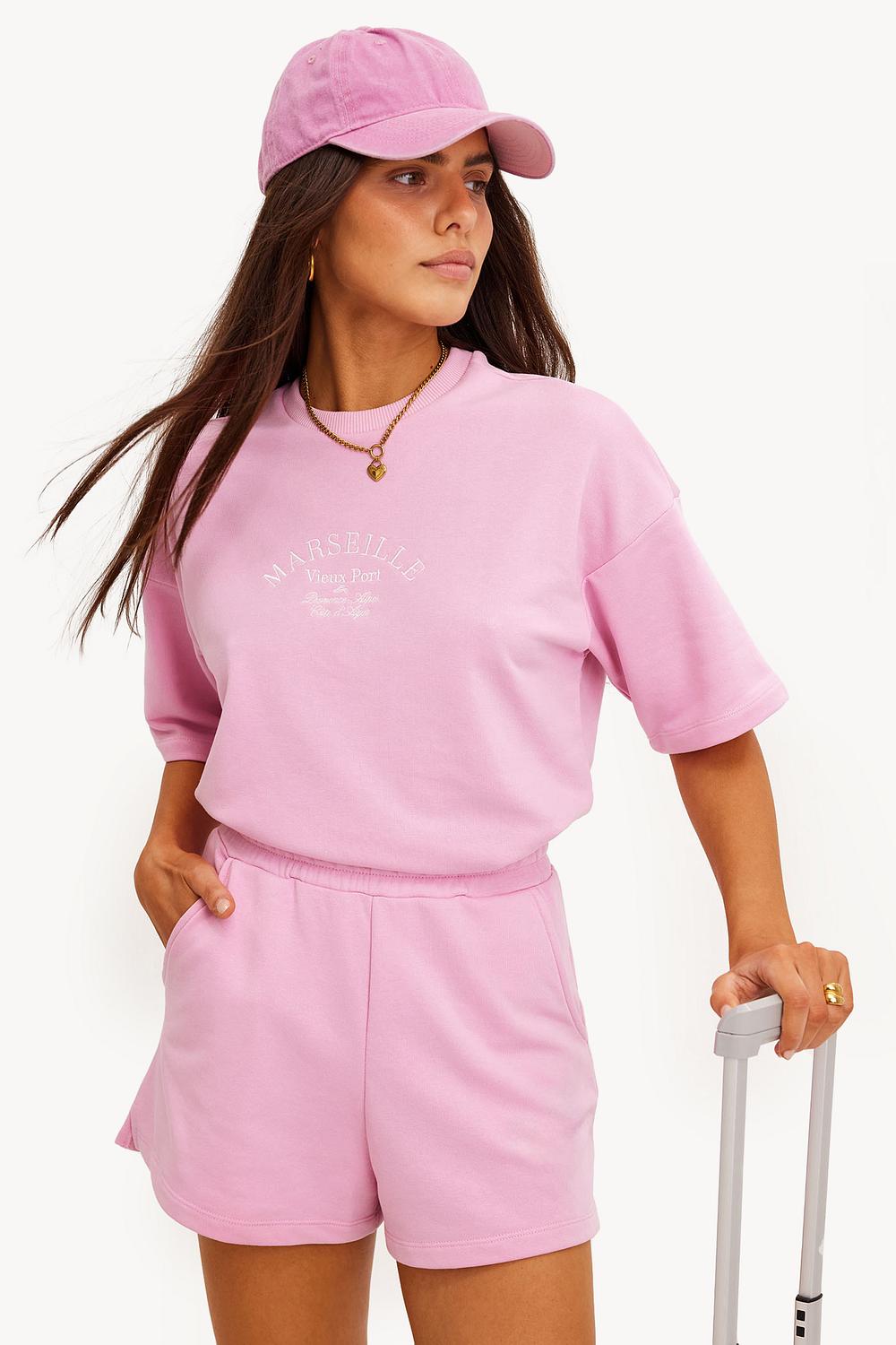 Camiseta rosa claro con mensaje
