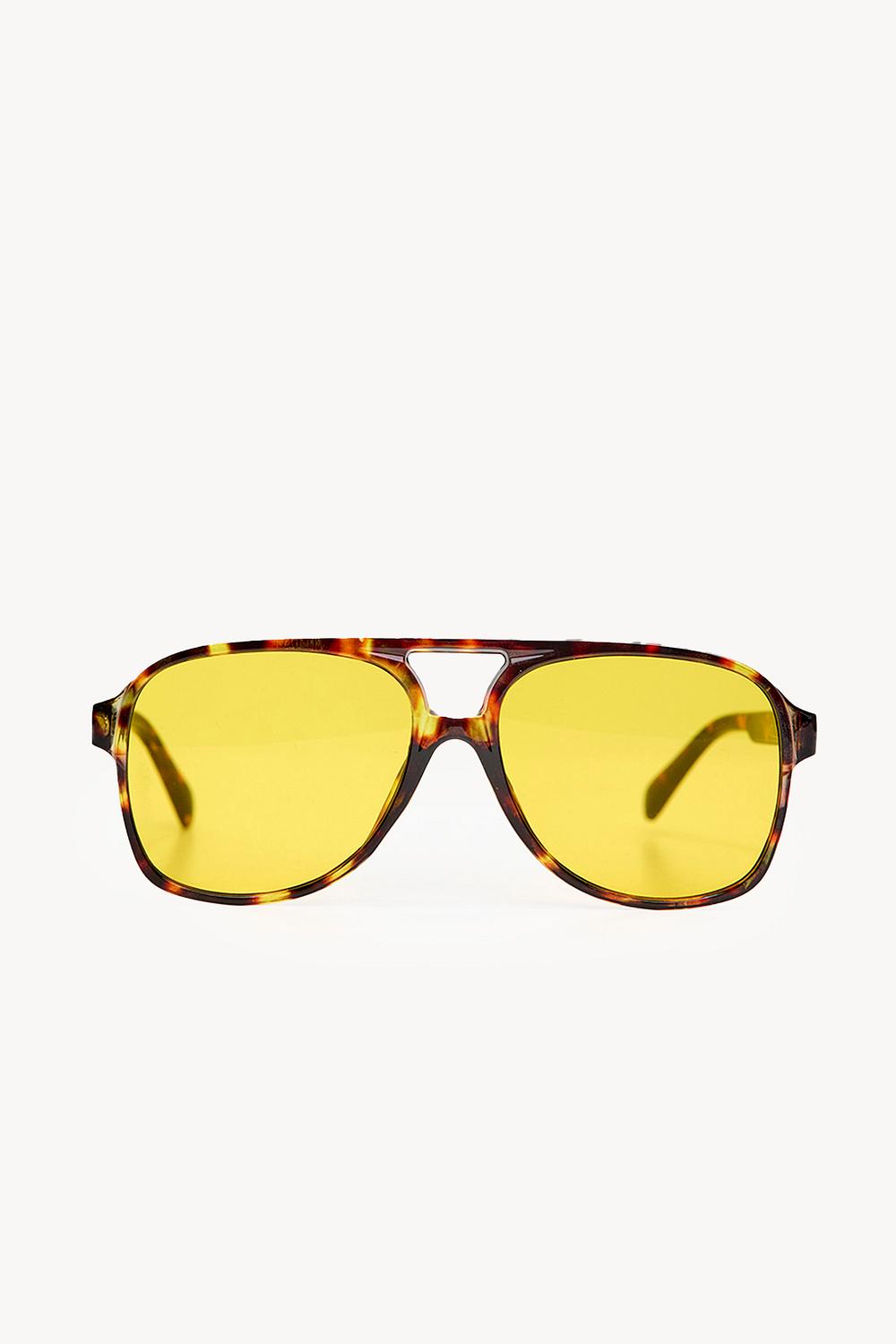 Yellow sunglasses with leopard print