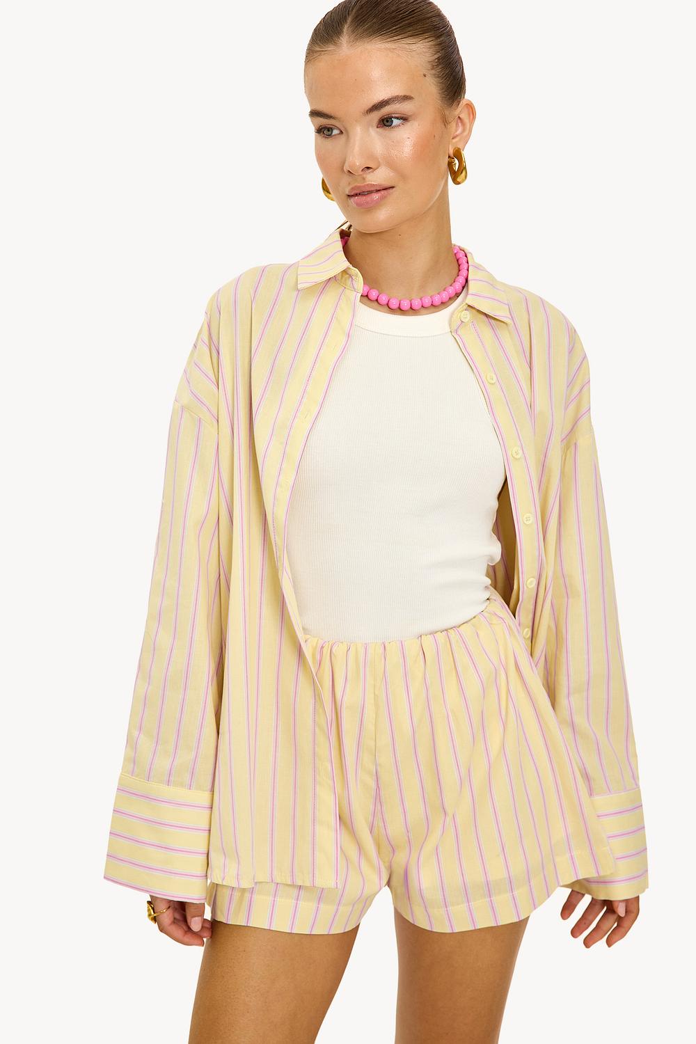 Short jaune à rayures