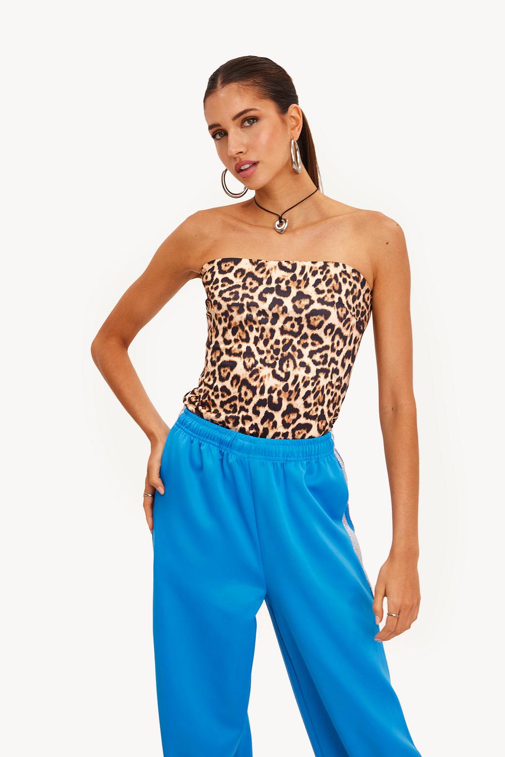 Zandkleurige strapless top met luipaardprint