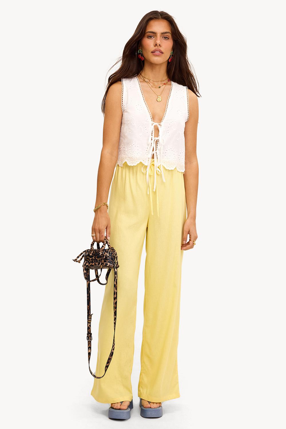 Pantalón amarillo claro