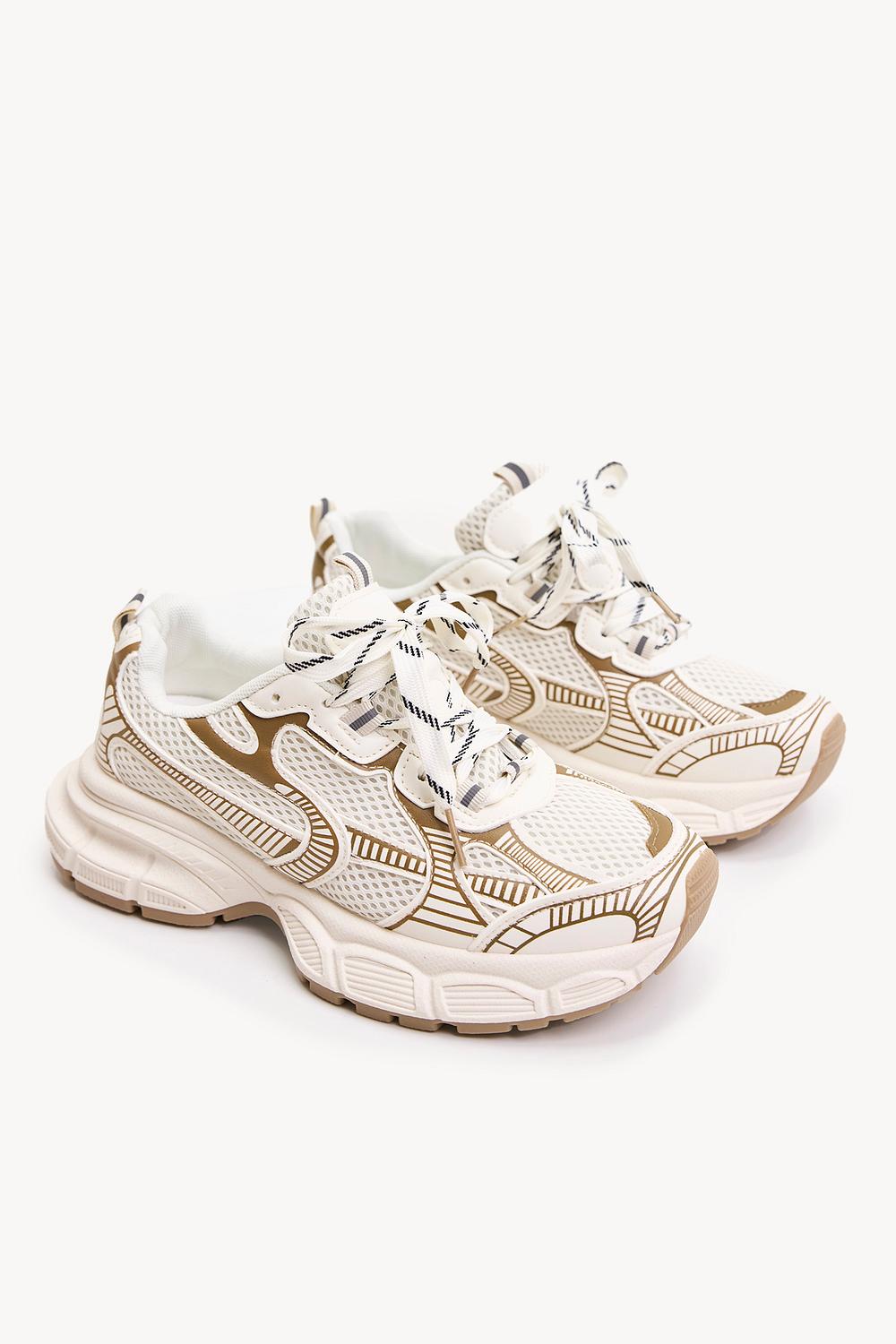 Baskets blanches avec détails marrons