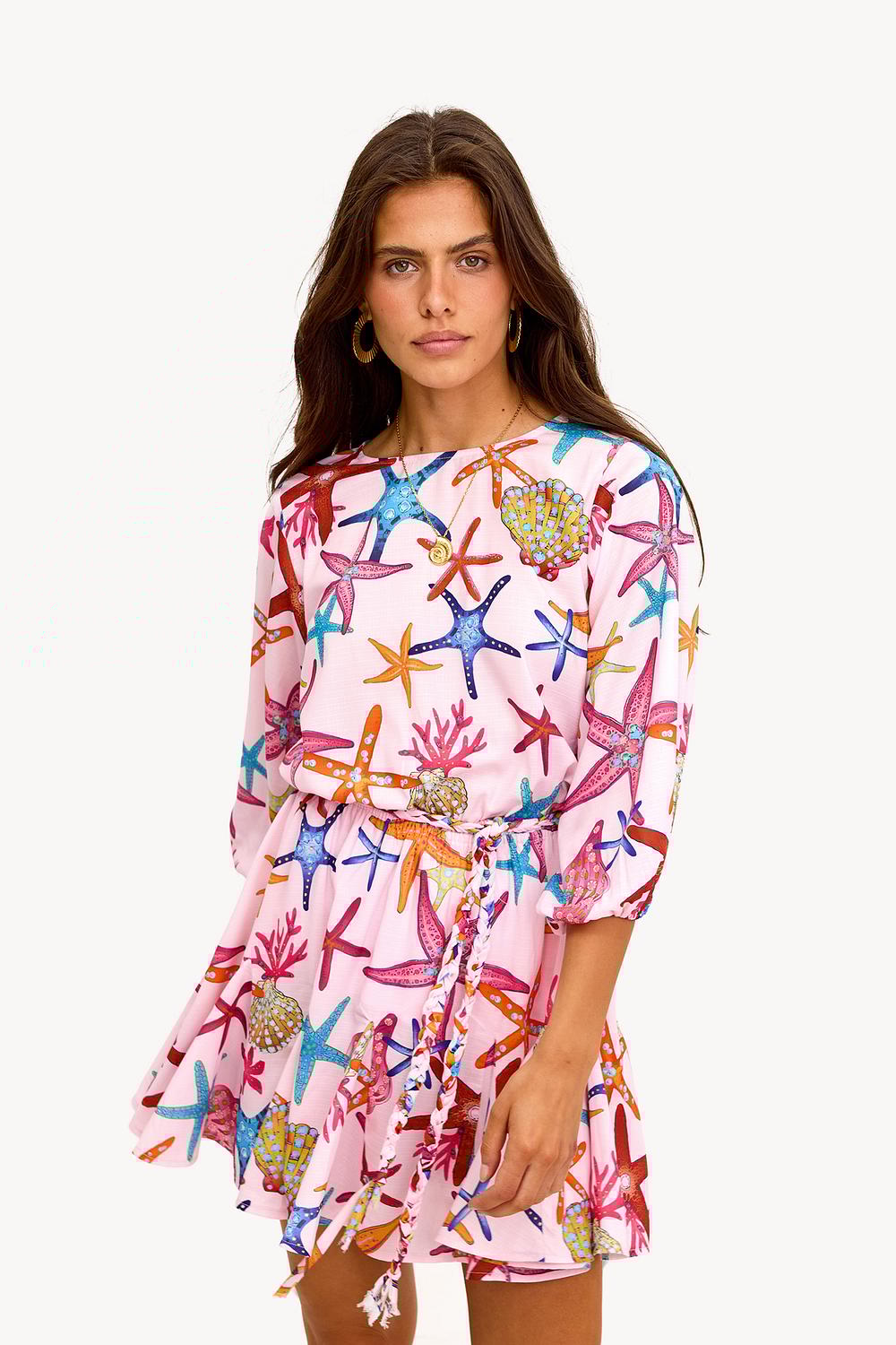 Vestido rosa con estampado gráfico