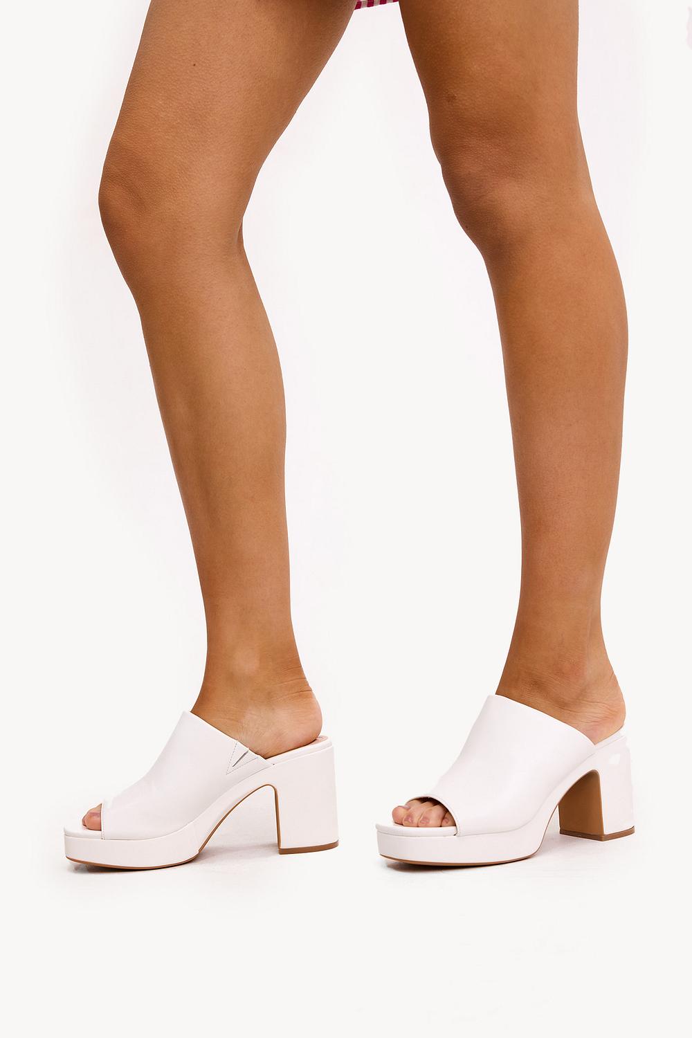 Witte sandalen