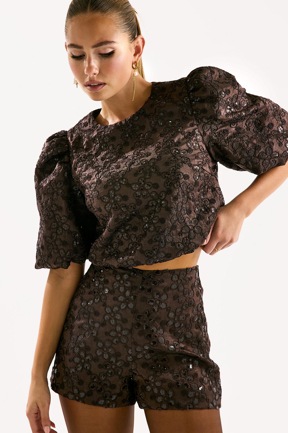 Donkerbruine top met sequins