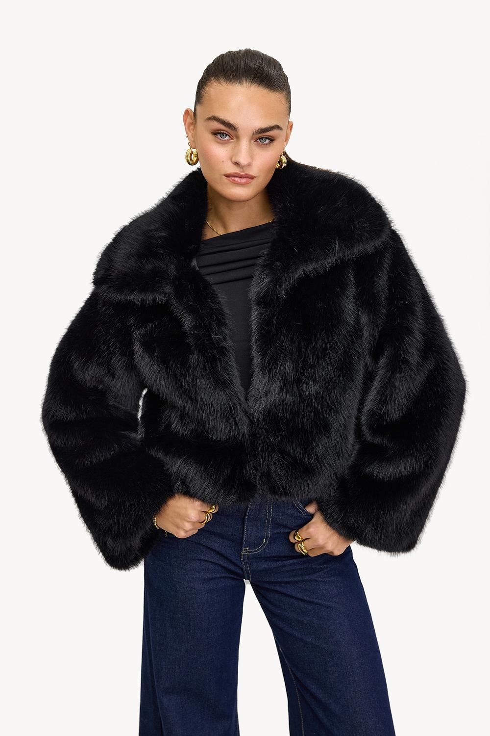 Veste en fausse fourrure noire