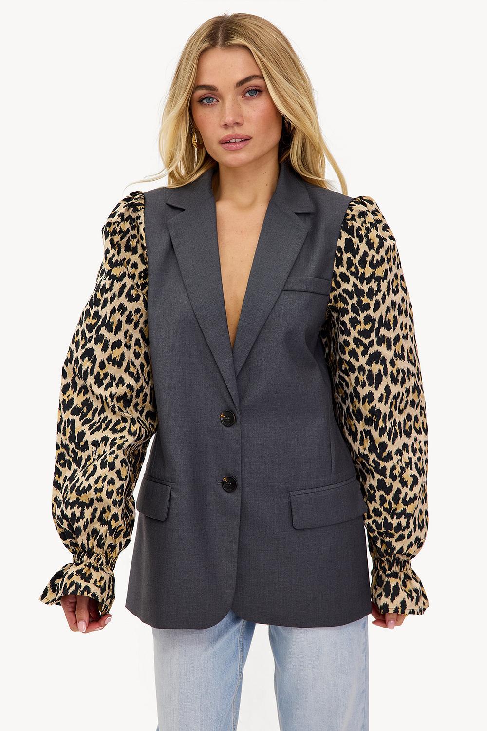 Blazer gris avec imprimé panthère