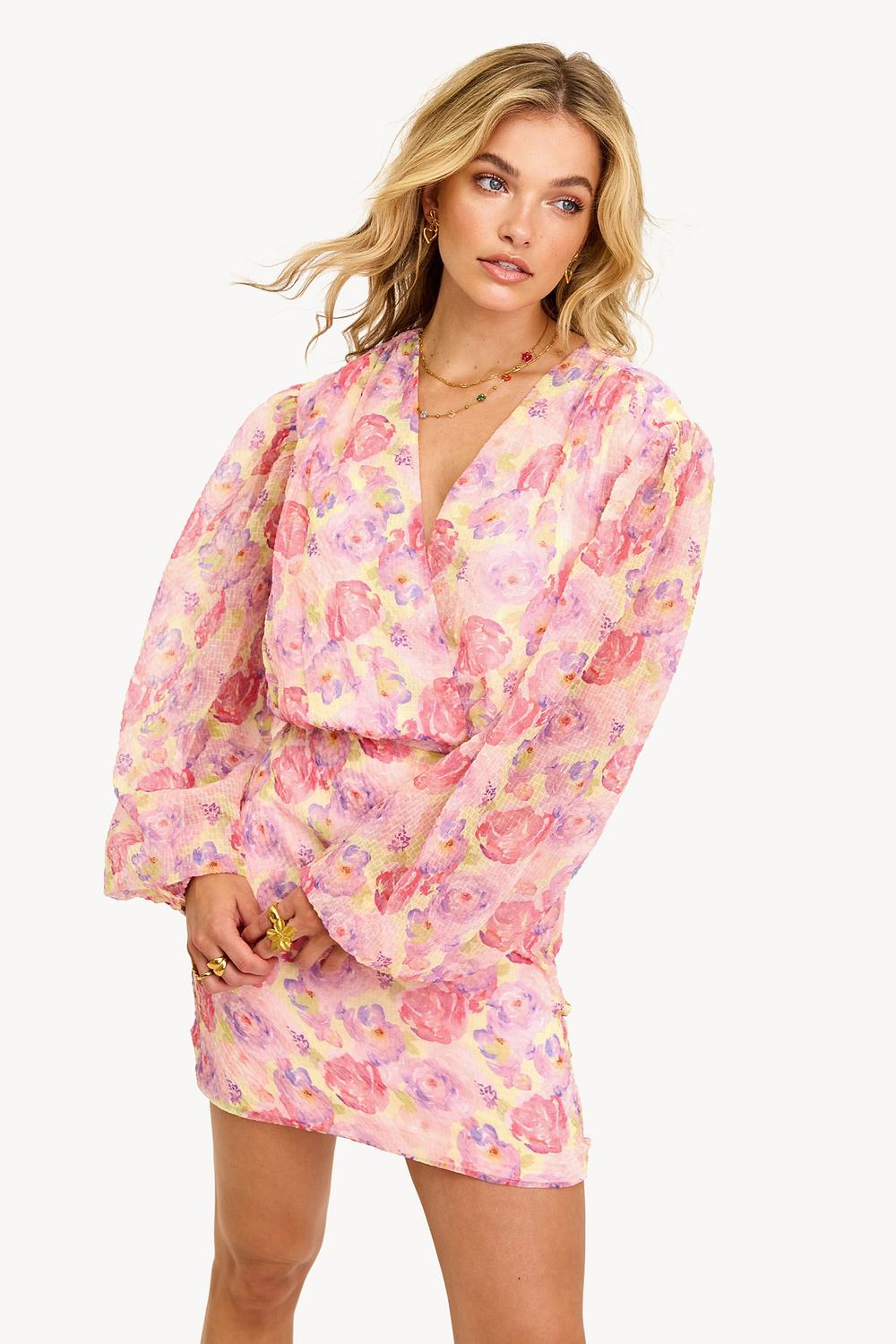 Minivestido amarillo claro con estampado floral