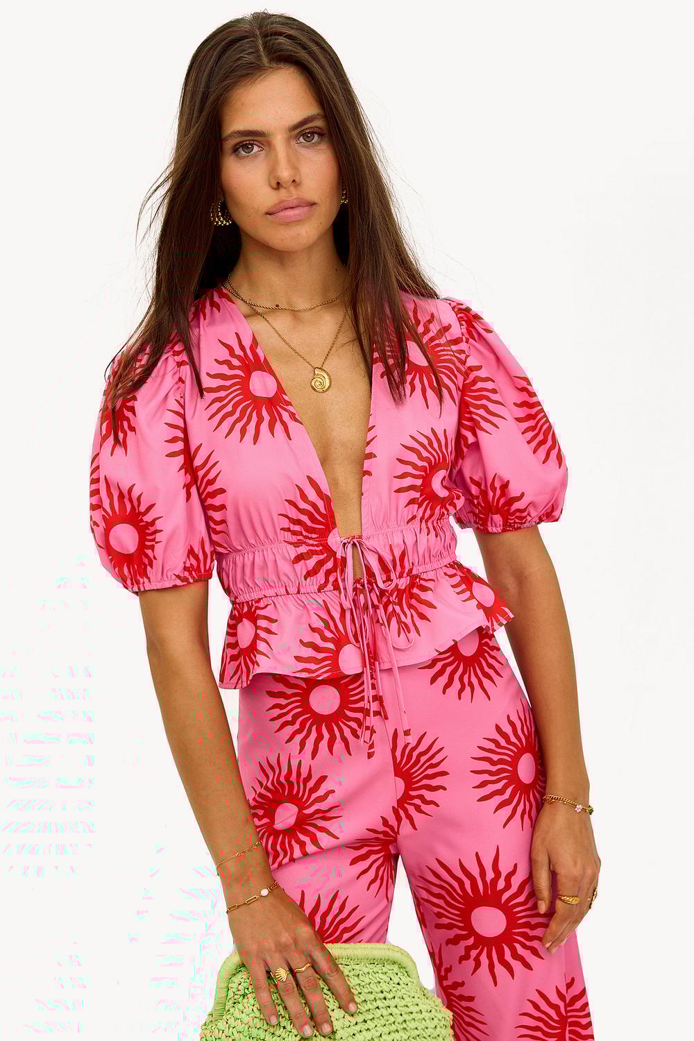Blusa rosa con estampado tropical