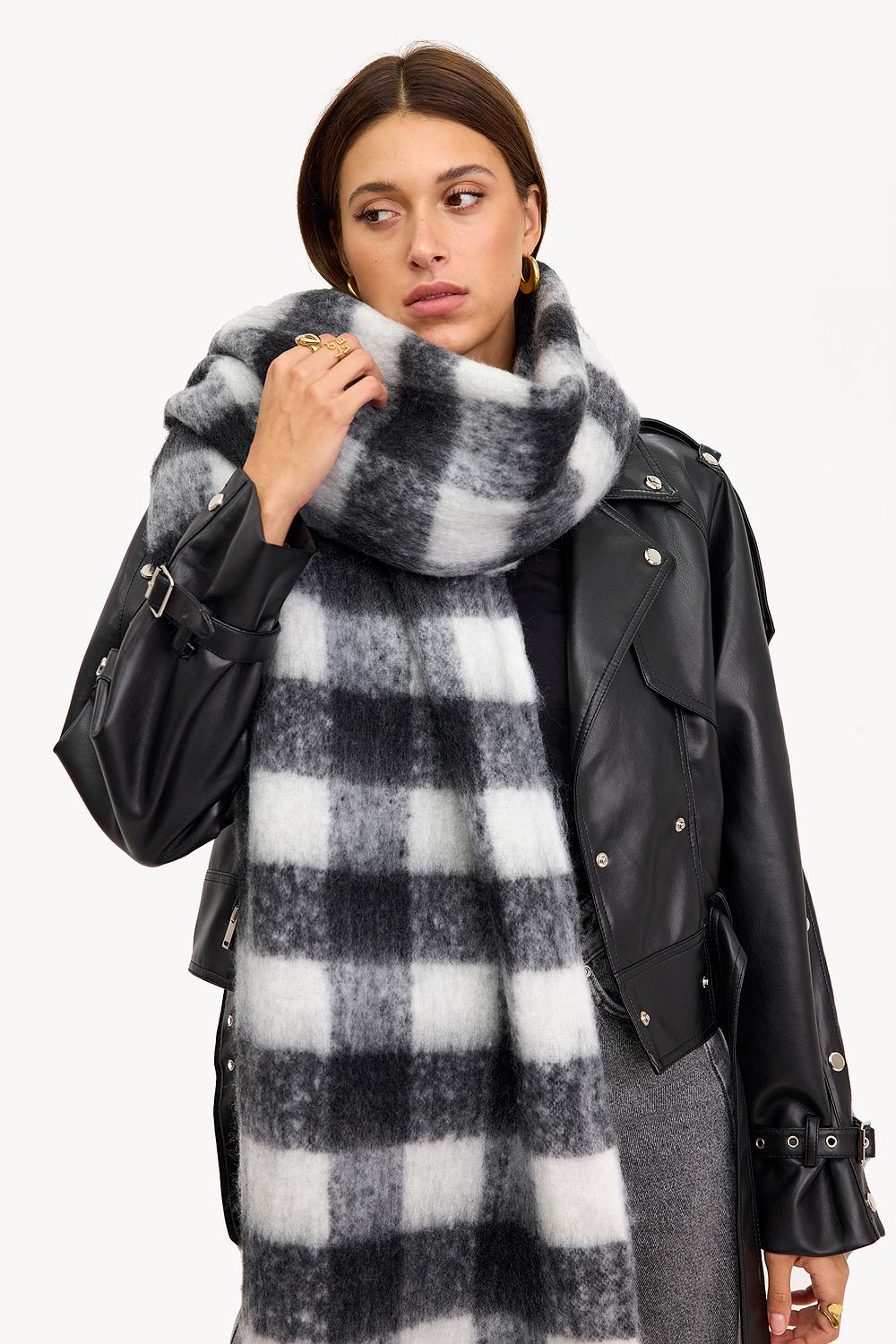 Foulard noir à carreaux