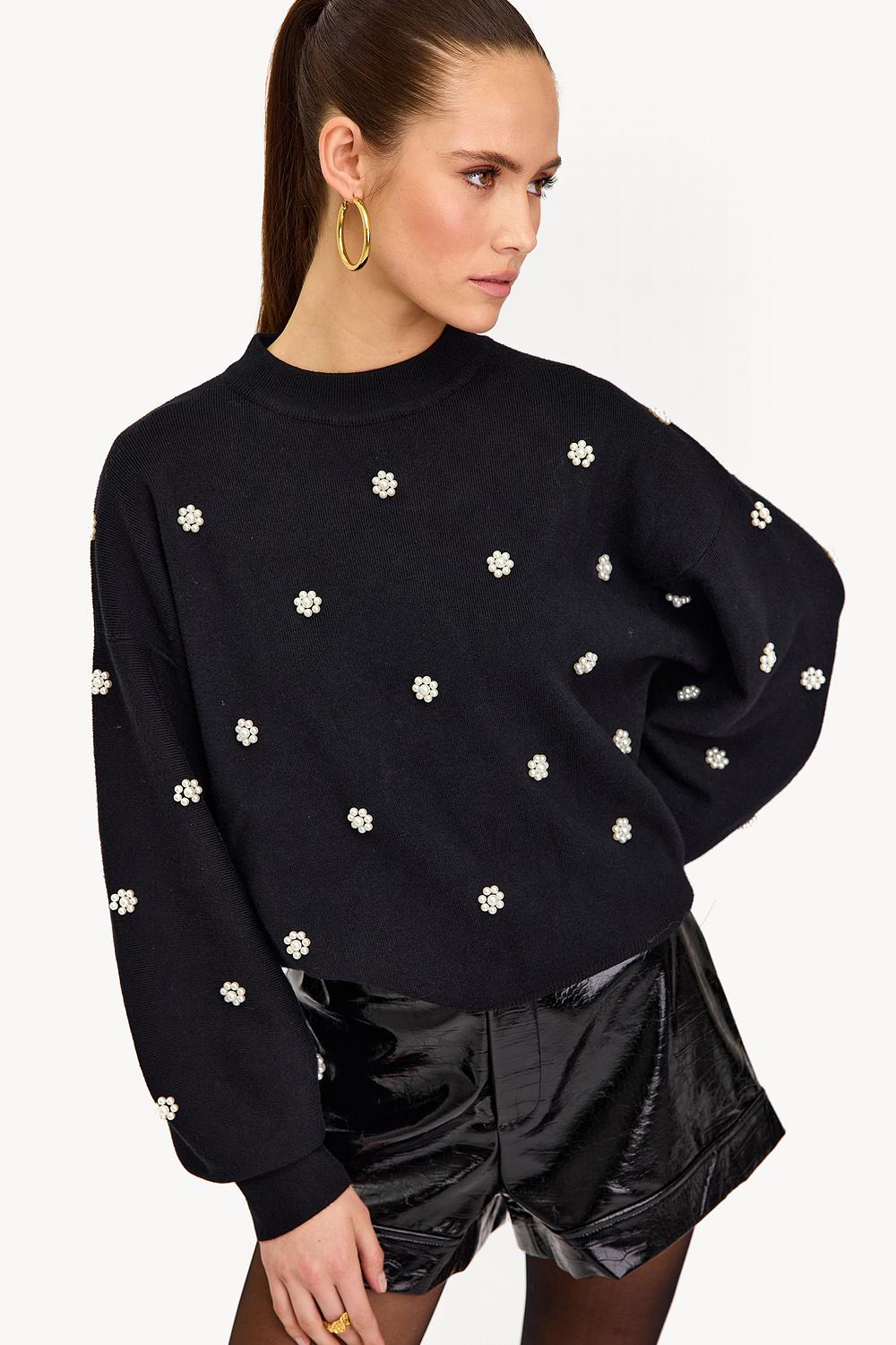 Jersey negro con perlas