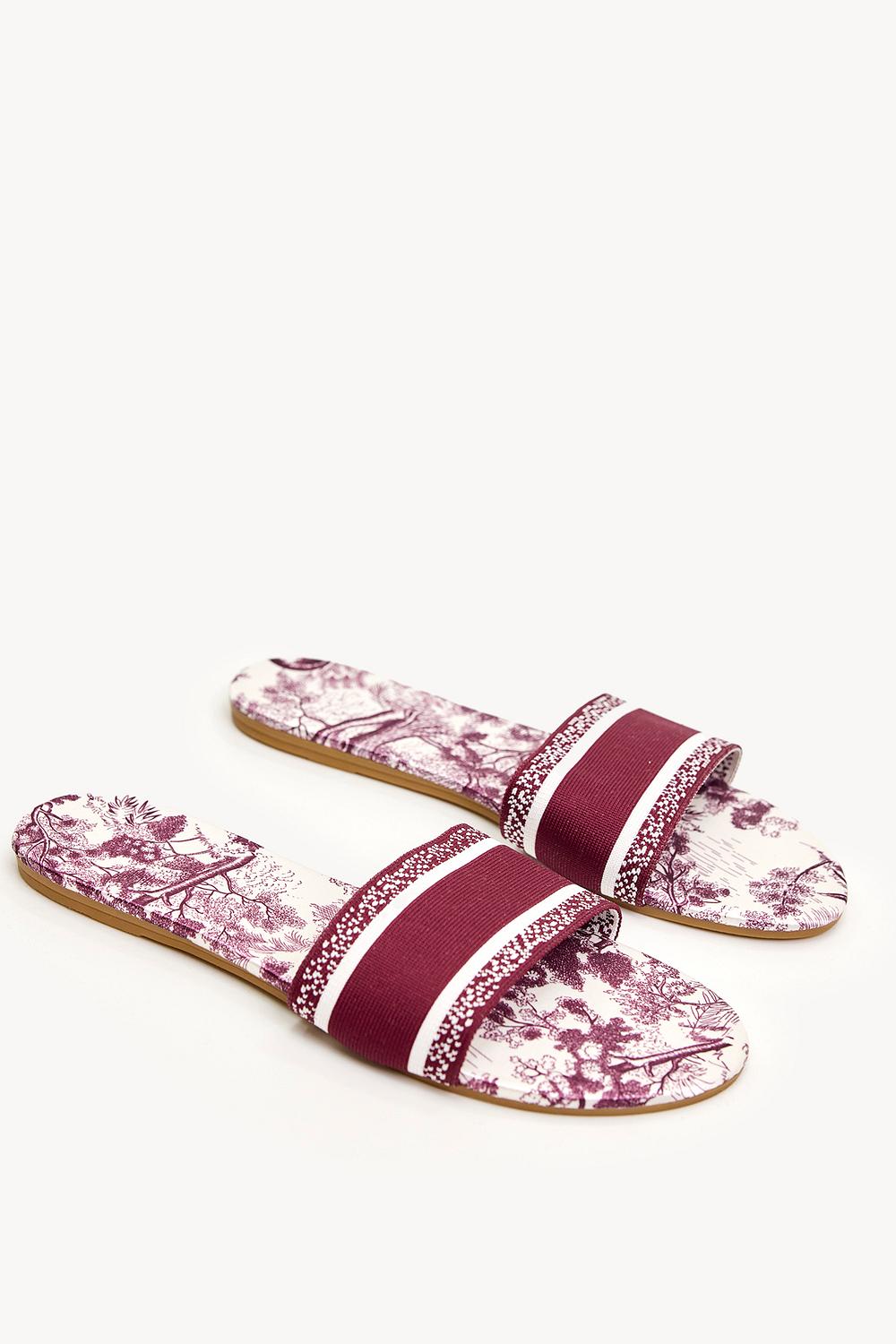 Zapatillas rojas con estampado gráfico