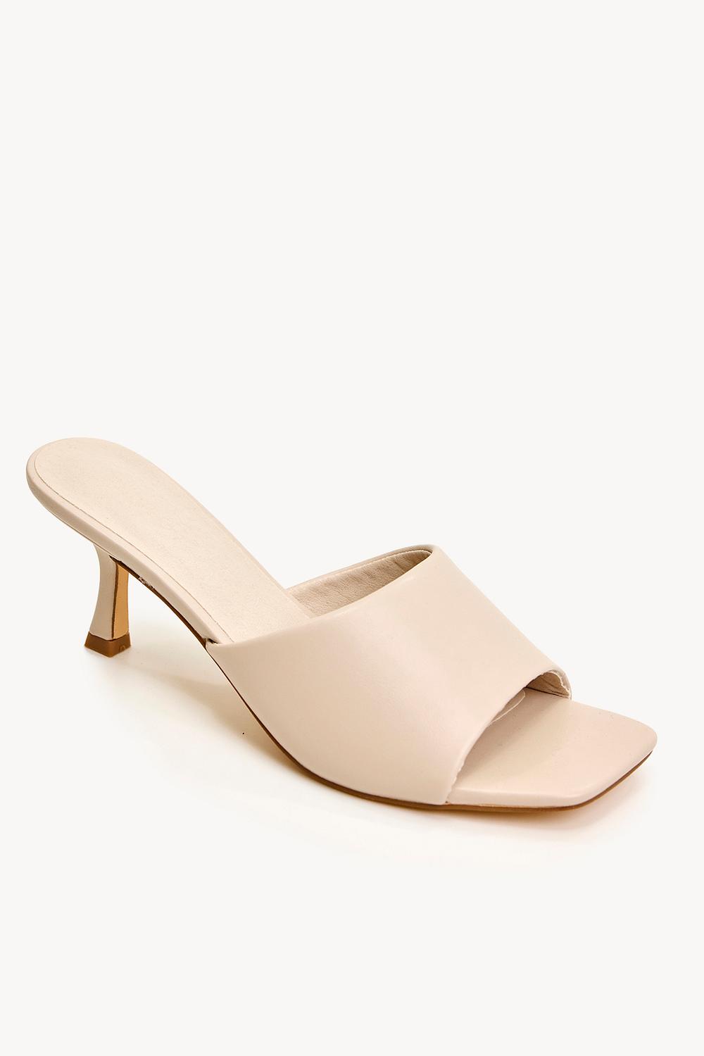 Beige sandalen