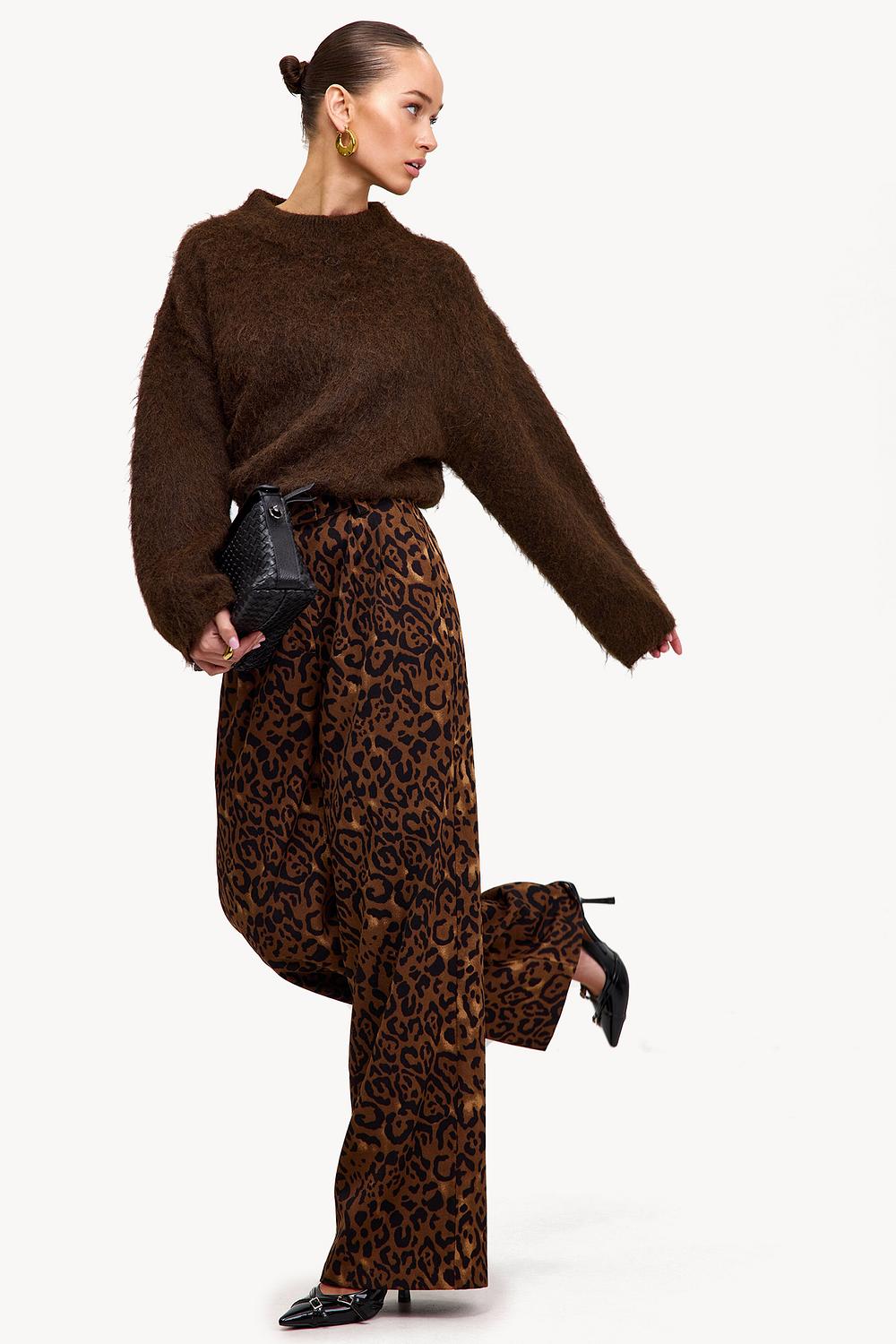 Pantalon droit marron à imprimé léopard
